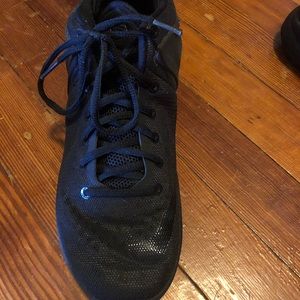 Black nike basketball shoes
